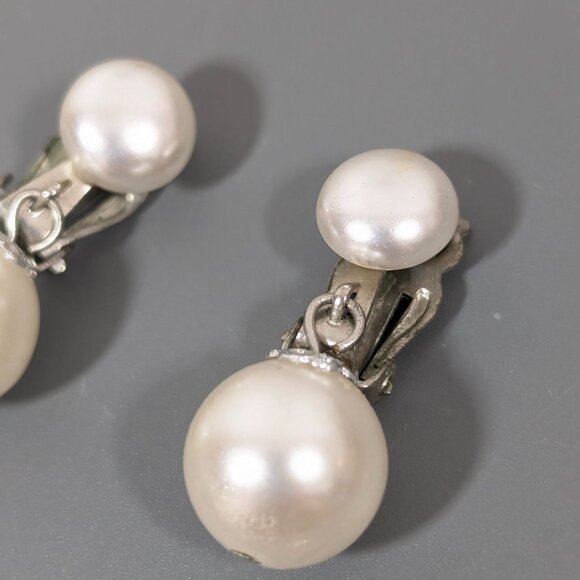 Vintage Japan White Faux Pearl Round Drop Clip On Earrings - Picture 3 of 7